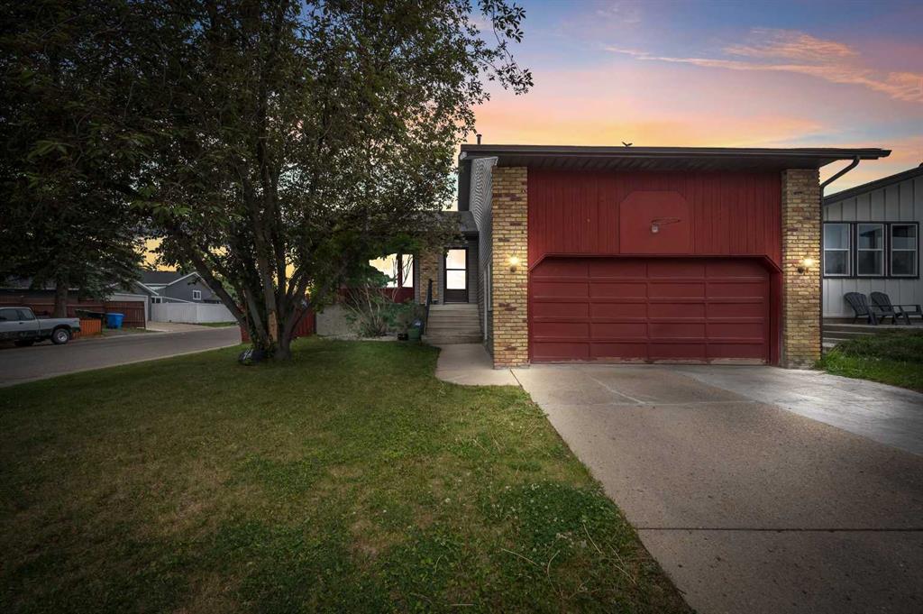 48 Castleglen Court NE, Calgary, Alberta, T3J 2B8