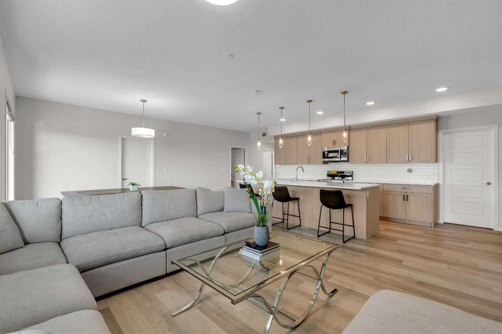 #302 40 Carrington Plaza NW, Calgary, Alberta, T3P1X7