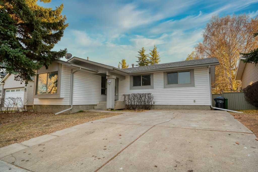700 Woodpark Boulevard SW, Calgary, Alberta, T2W3R7