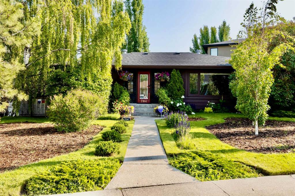 704 47 Avenue SW, Calgary, Alberta, T2S 1C8