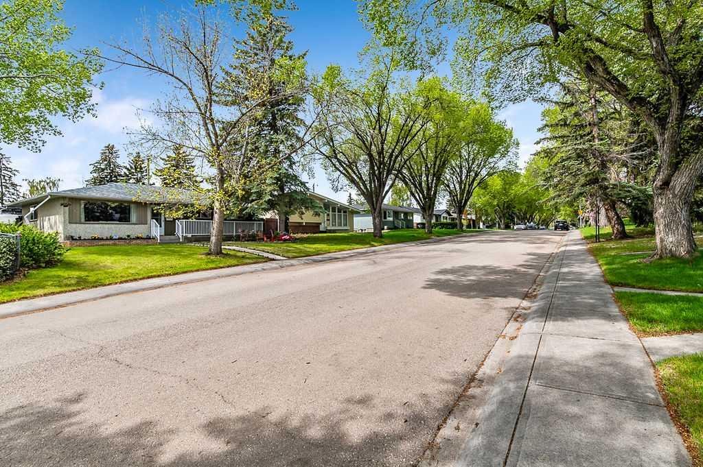 74 Armstrong Crescent SE, Calgary, Alberta, T2J 0X3