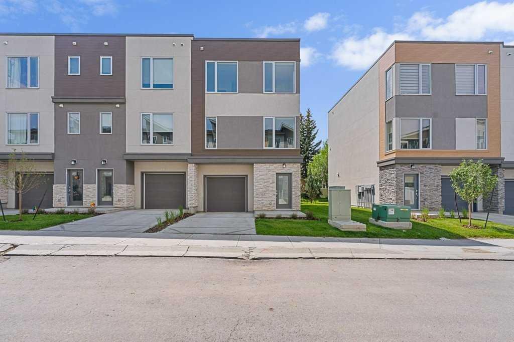 436 Shawnee Square SW, Calgary, Alberta, T2Y 0W4