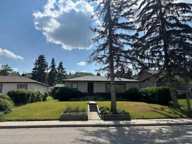 8831 34 Avenue NW, Calgary, Alberta, T3B 1R9