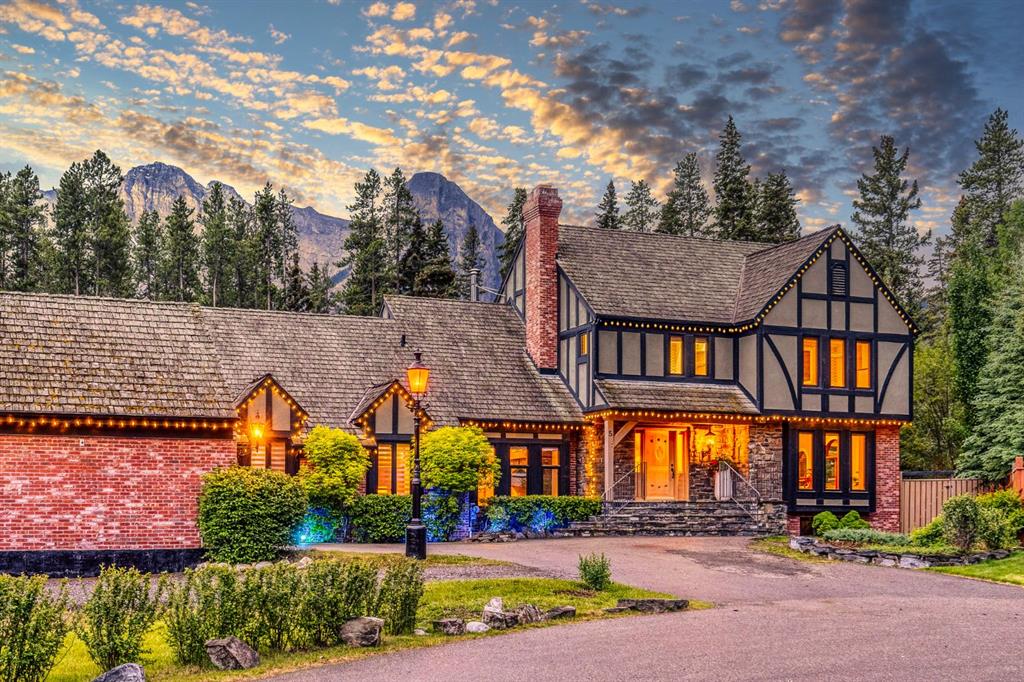 5 Woodside Lane, Canmore, Alberta, T1W 1T1