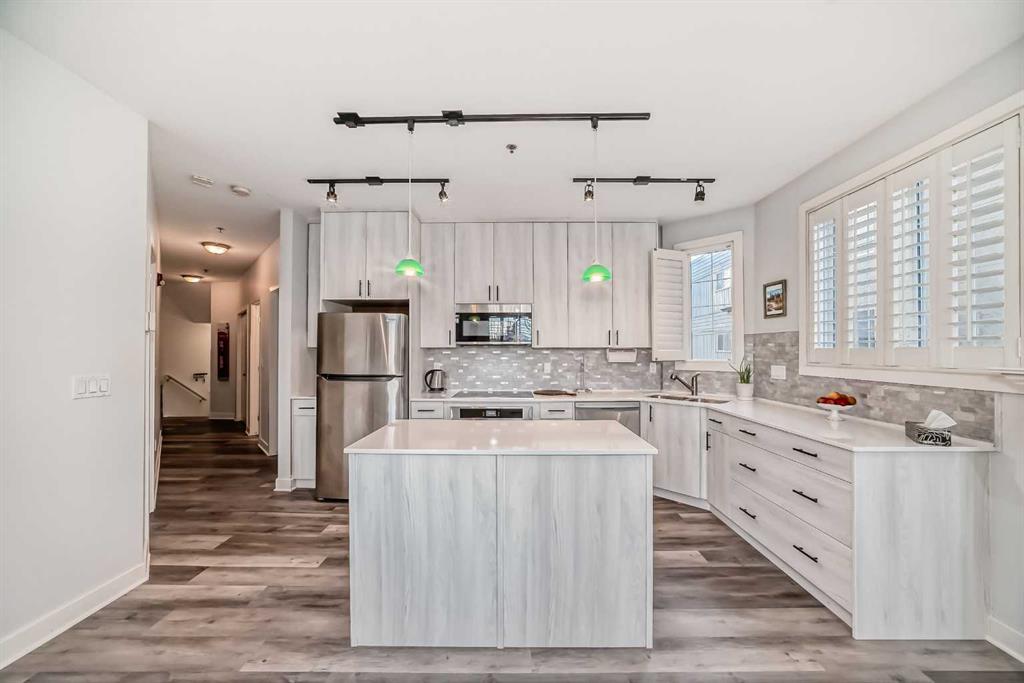#201 3412 Parkdale Boulevard NW, Calgary, Alberta, T2N 3T4