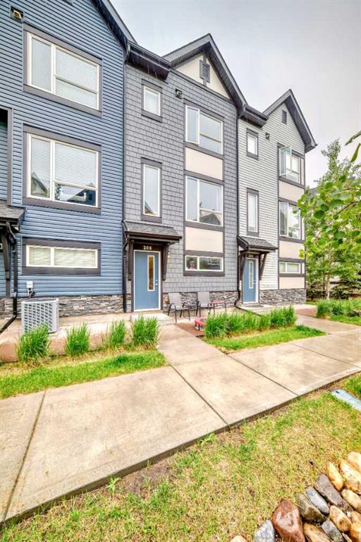 #208 15 Evanscrest Park NW, Calgary, Alberta, T3R 1V5