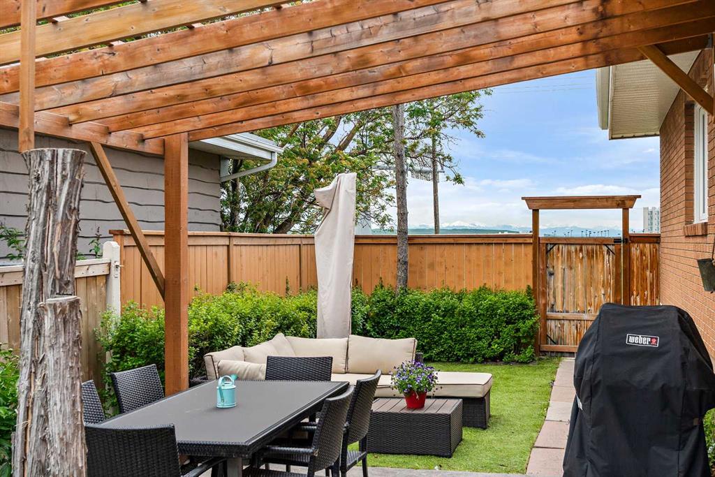 5312 37 Street SW, Calgary, Alberta, T3E 5M5