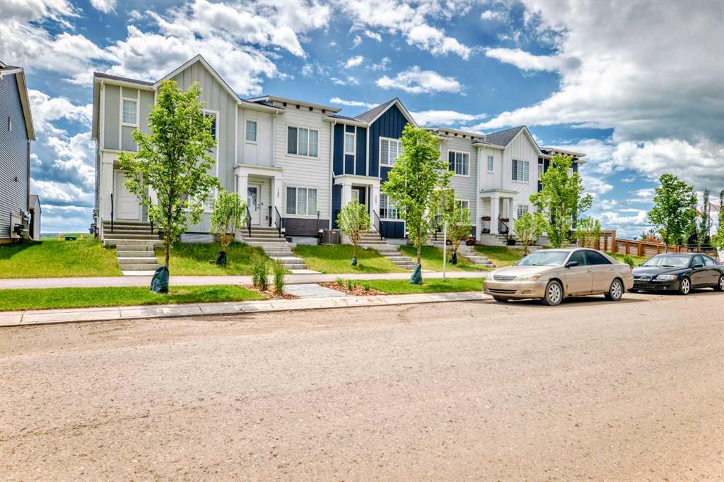 7403 202 Avenue SE, Calgary, Alberta, T3S 0E8