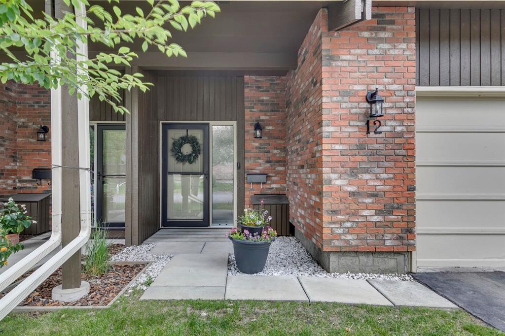 #12 10001 Brookpark Boulevard SW, Calgary, Alberta, T2W 3E3