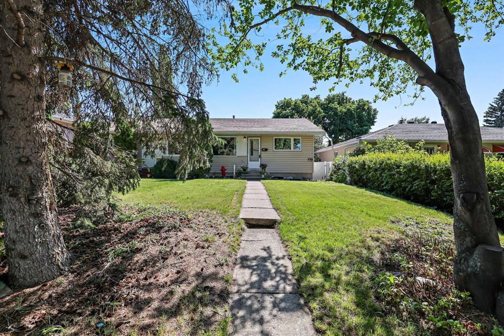 3122 42 Street SW, Calgary, Alberta, T3E 3M3