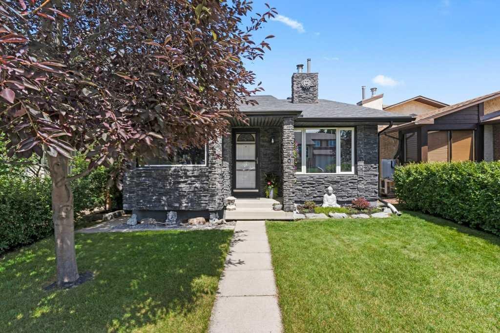 40 Beacham Rise NW, Calgary, Alberta, T3K 1S2