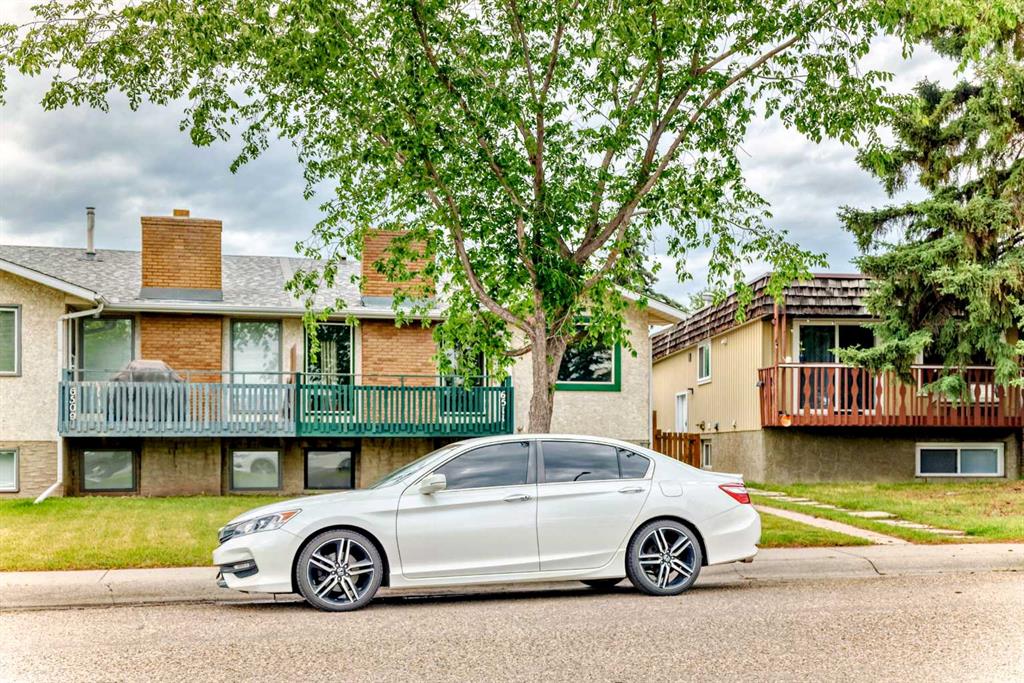 6511 58 Street NW, Calgary, Alberta, T3A 2A4