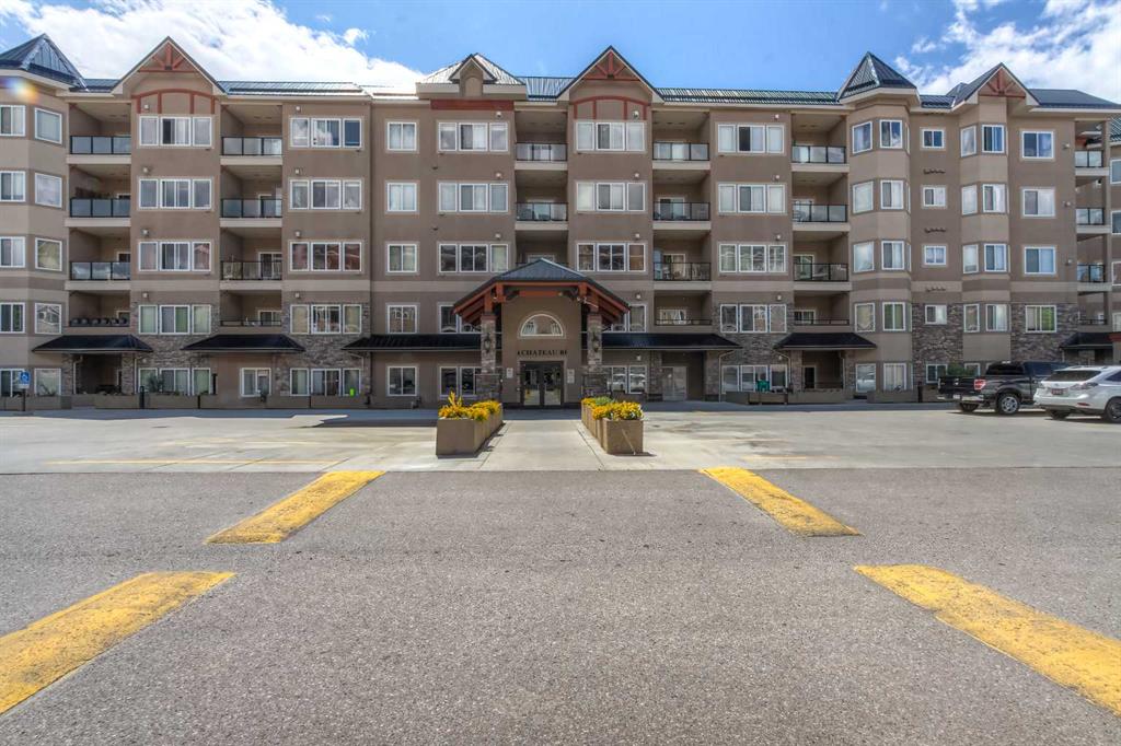 #102 10 Discovery Ridge Close SW, Calgary, Alberta, T3H 5X3