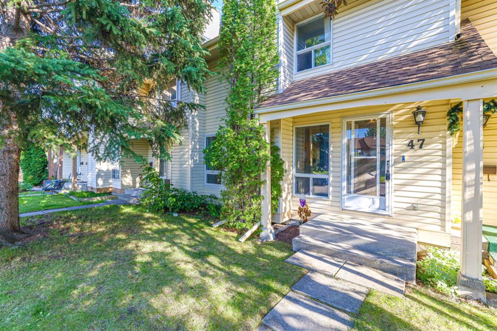 47 Woodhill Court SW, Calgary, Alberta, T2W 3P1