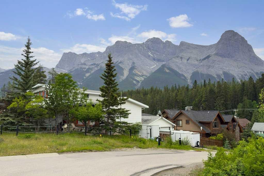 18 Macdonald Place, Canmore, Alberta, T1W 2N1