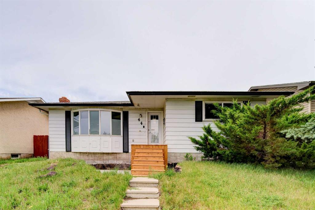 44 Queen Isabella Close SE, Calgary, Alberta, T2J 3R1