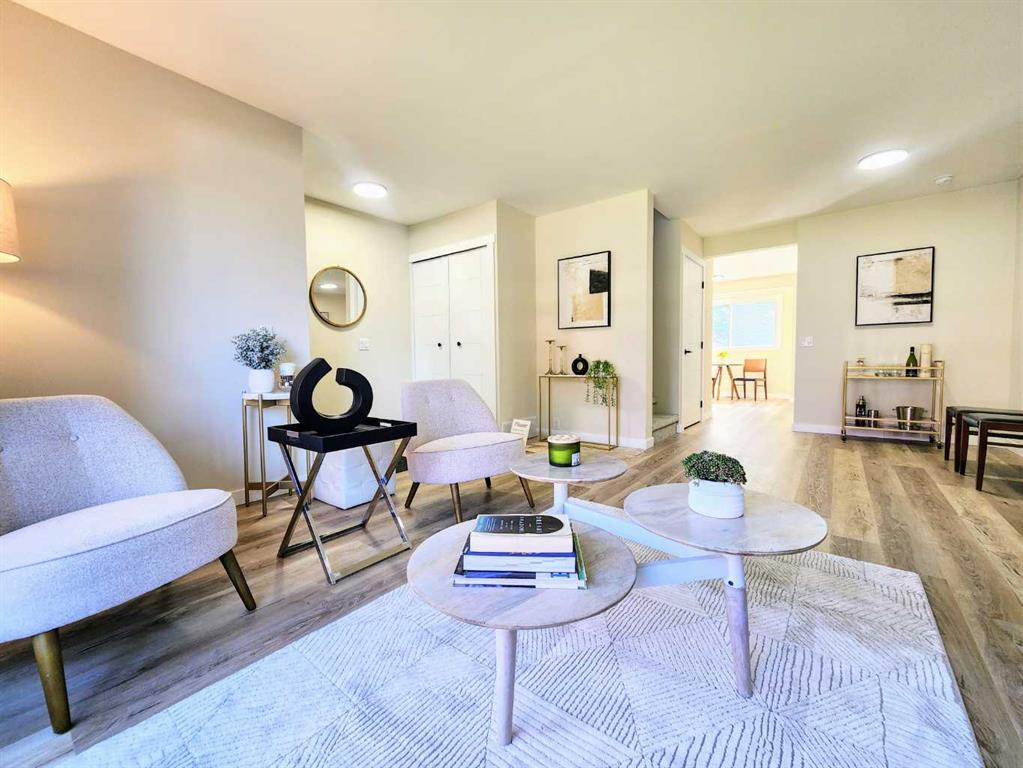 468 Cannington Close SW, Calgary, Alberta, T2W 3G2