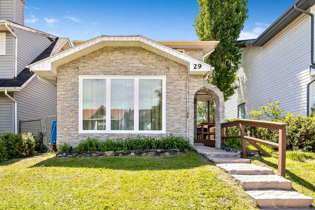 29 Woodglen Crescent SW, Calgary, Alberta, T2W 4L7