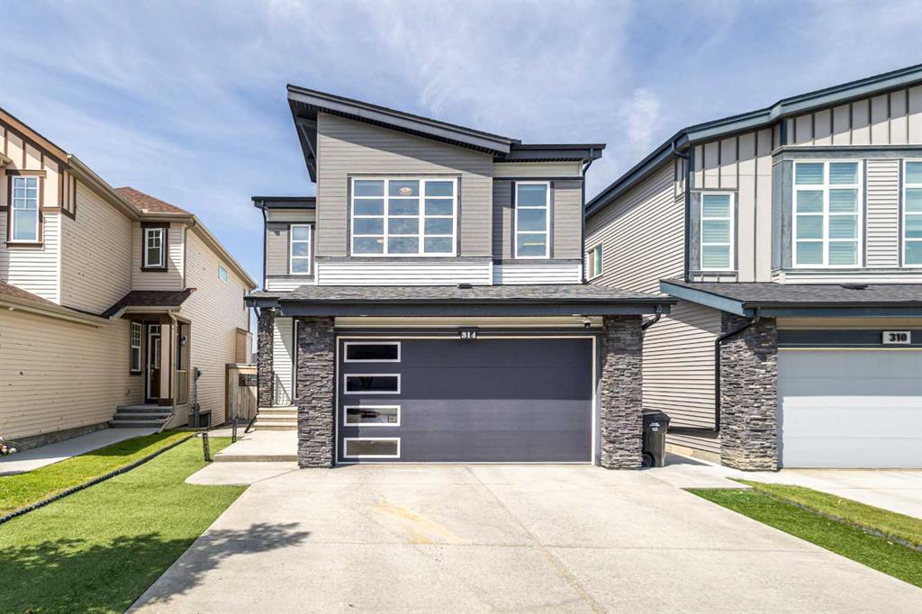 314 Carringvue Manor NW, Calgary, Alberta, T3P 0W4