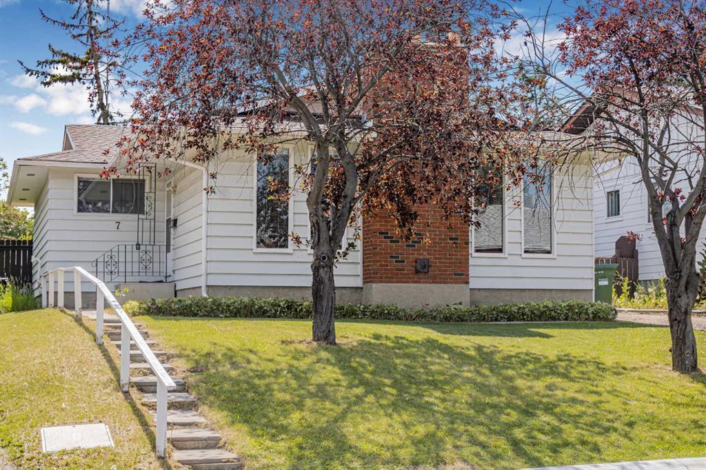 7 Bermuda Way NW, Calgary, Alberta, T3K 1H1