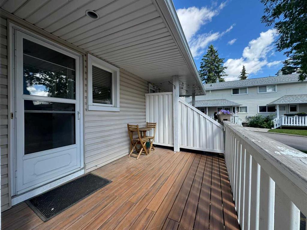 372 Killarney Glen Court SW, Calgary, Alberta, T3E 7H4