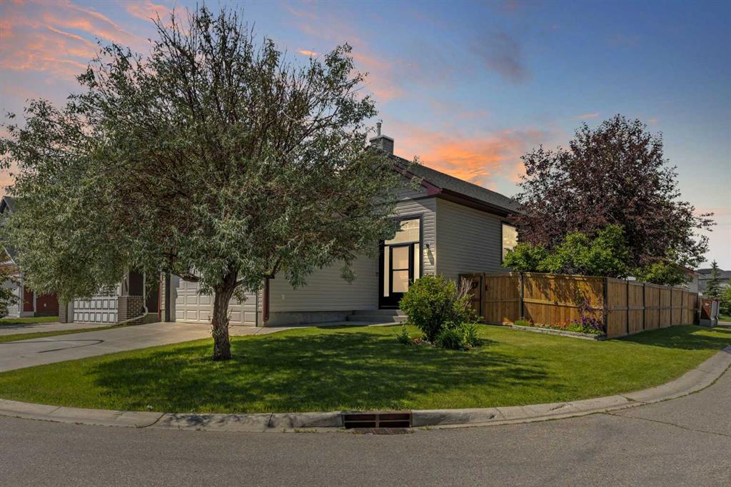 4 Martha’s Meadow Place NE, Calgary, Alberta, T3J 4H6