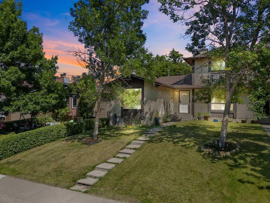 8412 Berkley Road NW, Calgary, Alberta, T3K 1B4