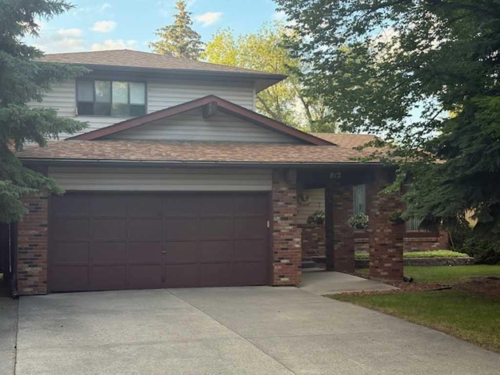 812 Woodpark Way SW, Calgary, Alberta, T2W 2V8
