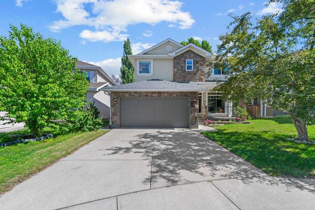 139 Douglasdale Point SE, Calgary, Alberta, T2Z 3B4