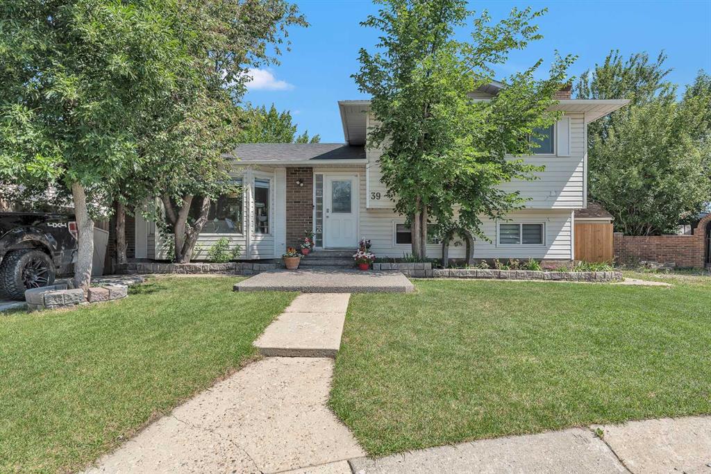 39 Templeridge Bay NE, Calgary, Alberta, T1Y 4E3