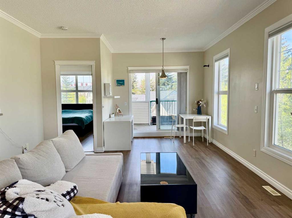 102 Prestwick Gardens SE, Calgary, Alberta, T2Z 3V4