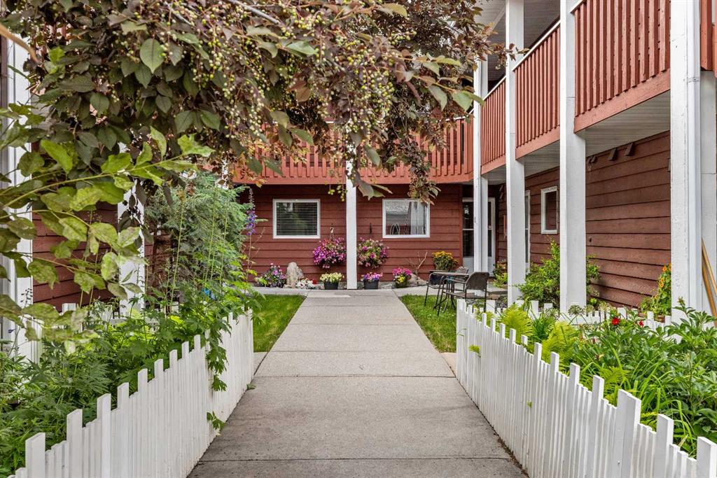 #4 717 7th Street E, Canmore, Alberta, T1W 2C3