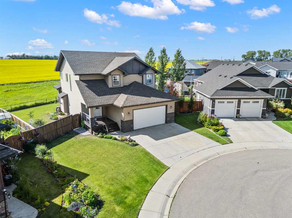 653 West Highland Crescent, Carstairs, Alberta, T0M 0N0