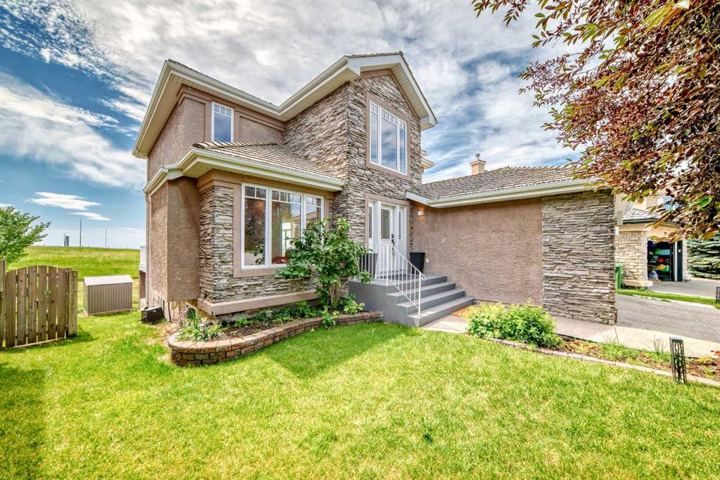 33 Royal Crest Terrace NW, Calgary, Alberta, T3G 4M3