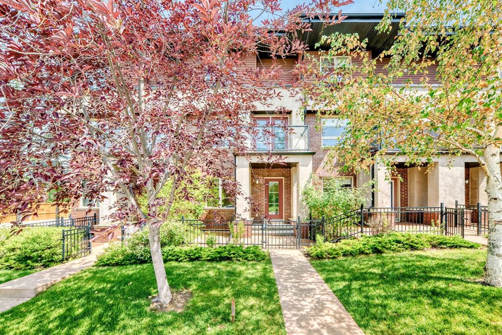 1574 93 Street SW, Calgary, Alberta, T3H 0P3