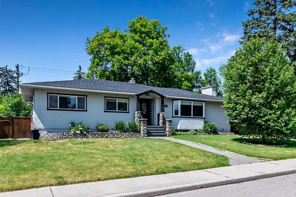 41 Mackay Drive SW, Calgary, Alberta, T2V 2A4