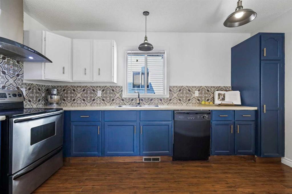 680 Macewan Drive NW, Calgary, Alberta, T3K 3J5