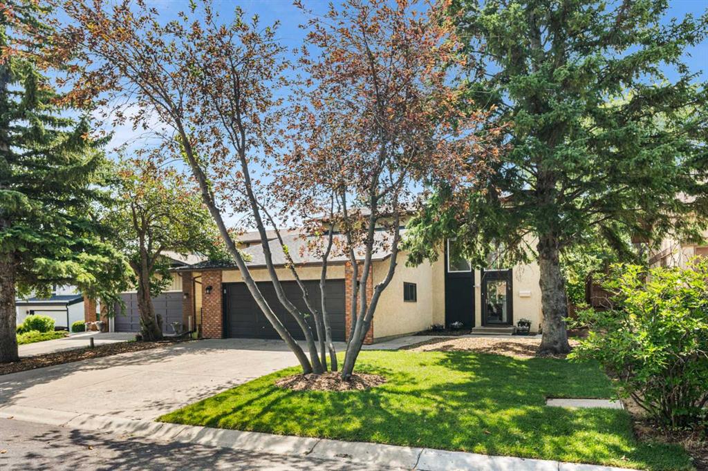 115 Berkshire Place NW, Calgary, Alberta, T3K 1Z7