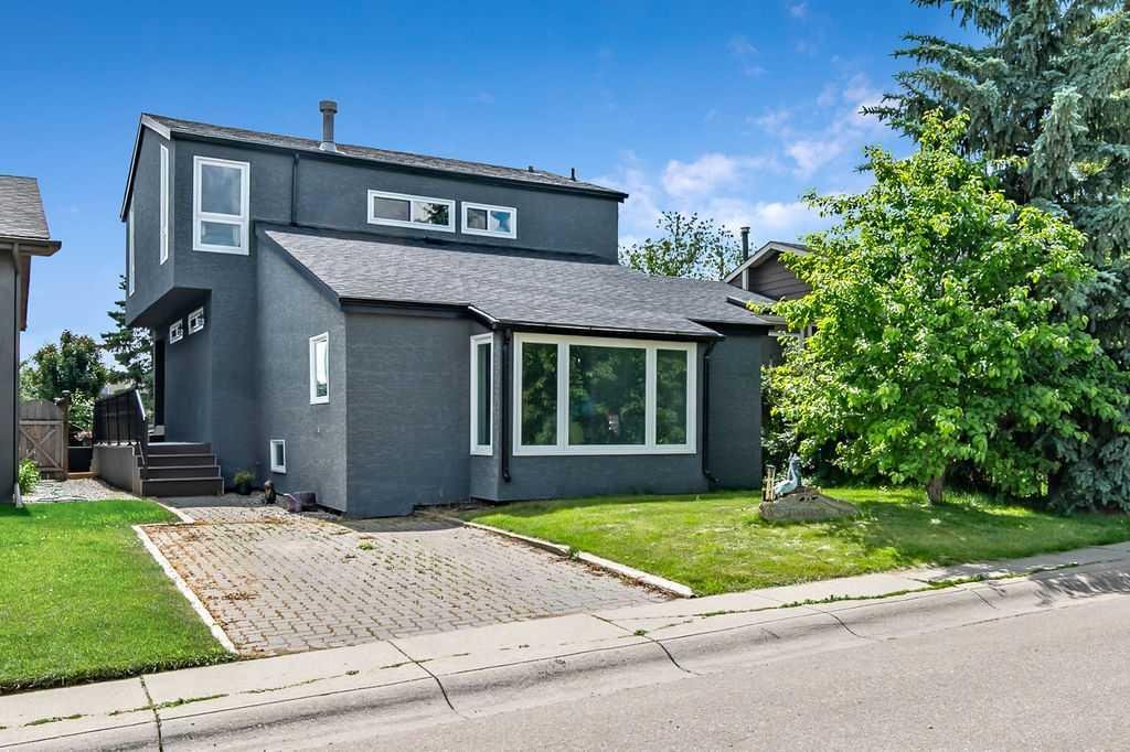 11 Cedarbrook Way SW, Calgary, Alberta, T2W 3Y2