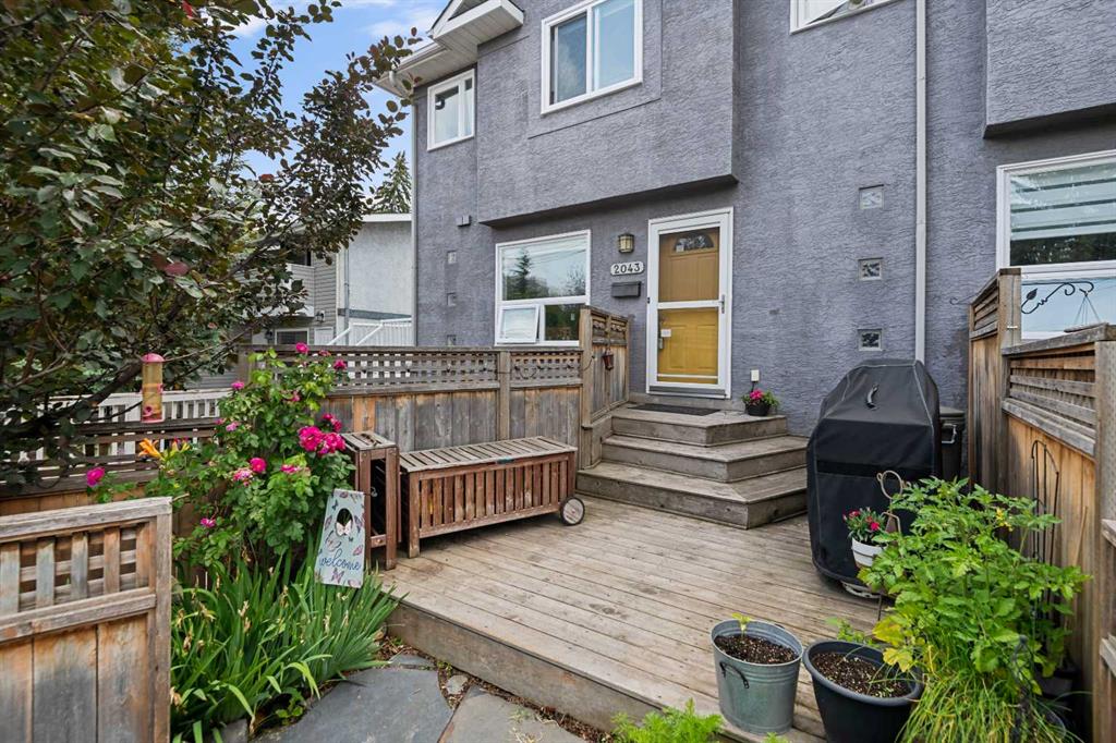 2043 35 Avenue SW, Calgary, Alberta, T2T 2E2