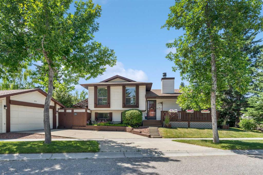 371 Woodridge Place SW, Calgary, Alberta, T2W 3S5
