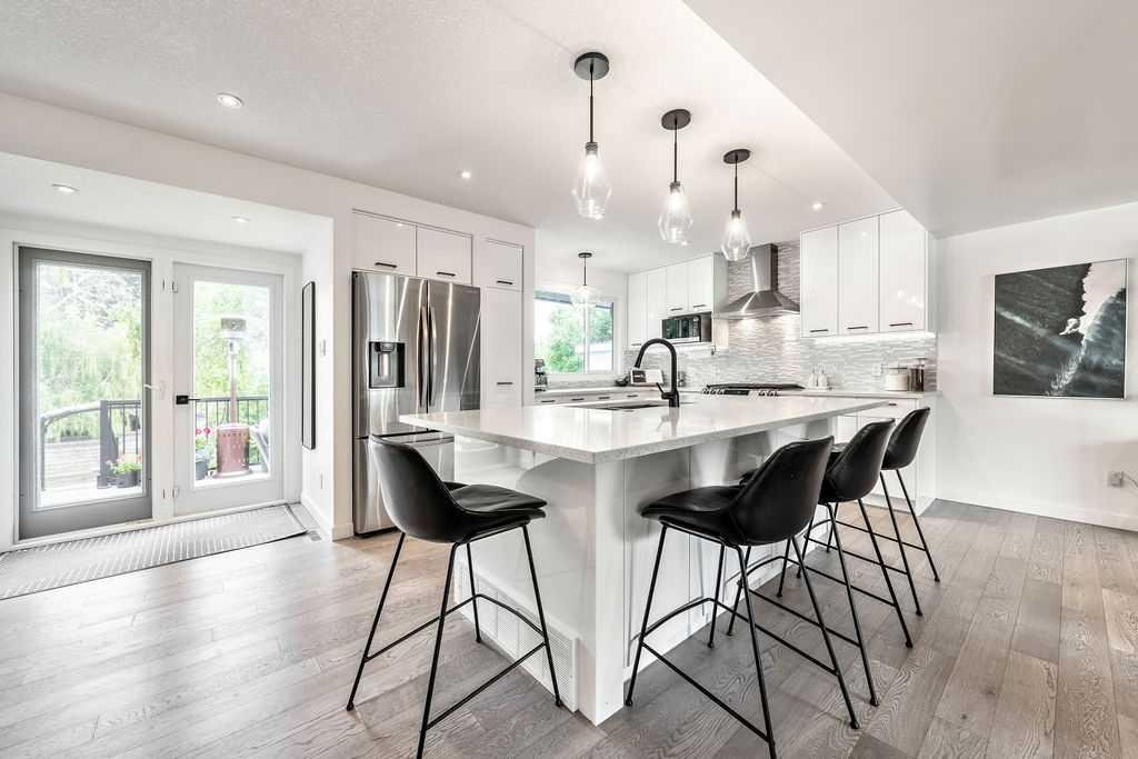 976 Canaveral Crescent SW, Calgary, Alberta, T2W 1N5
