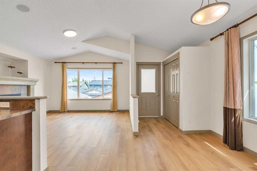 16 Panora Close NW, Calgary, Alberta, T3K 0G3