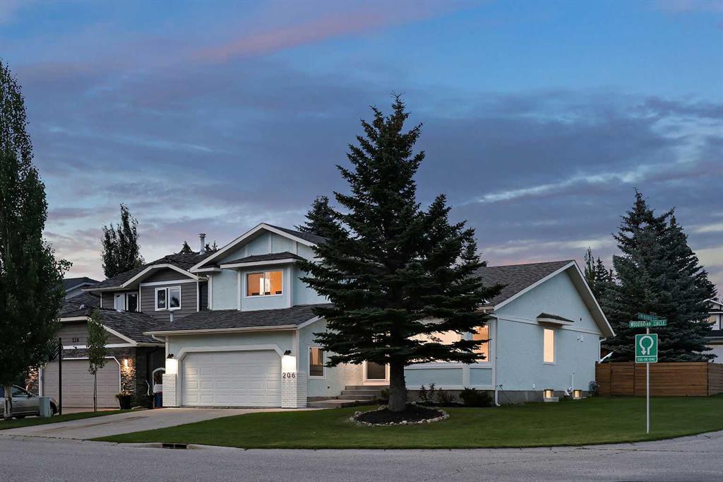 206 Woodbriar Circle SW, Calgary, Alberta, T2Y5W9