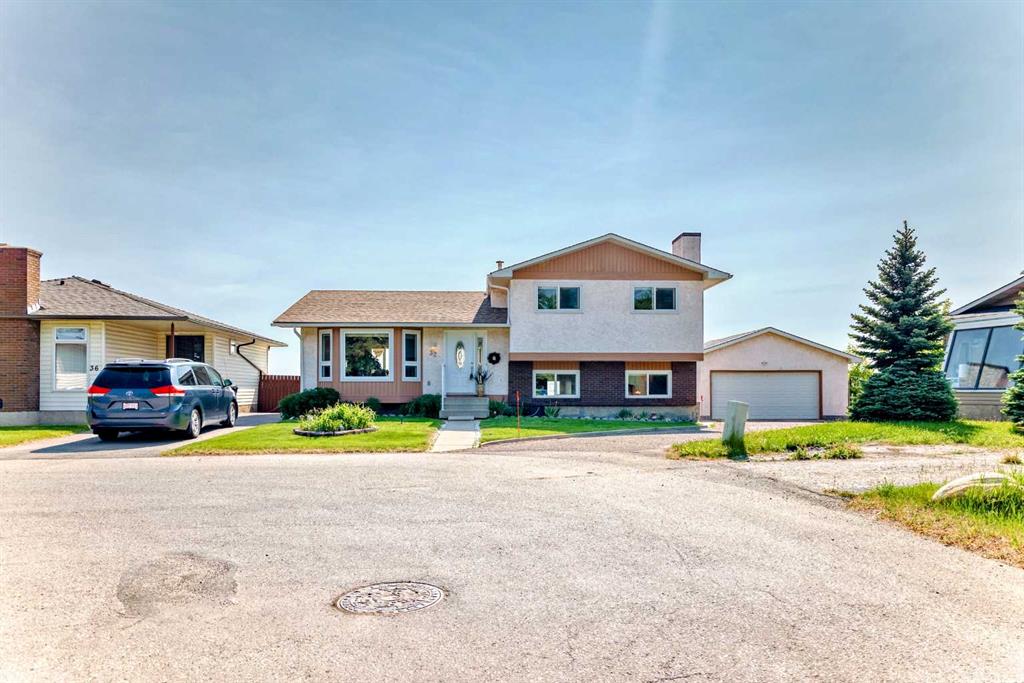 32 Radcliffe Bay SE, Calgary, Alberta, T2A 6B3
