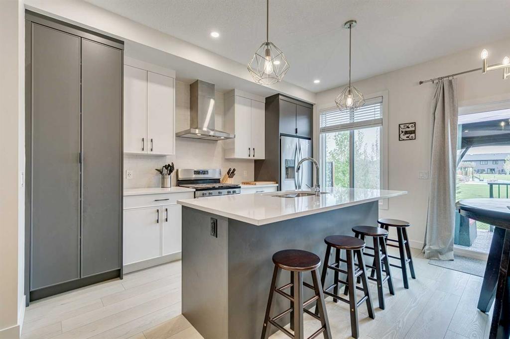 379 Wolf Creek Manor SE, Calgary, Alberta, T2X 4V5