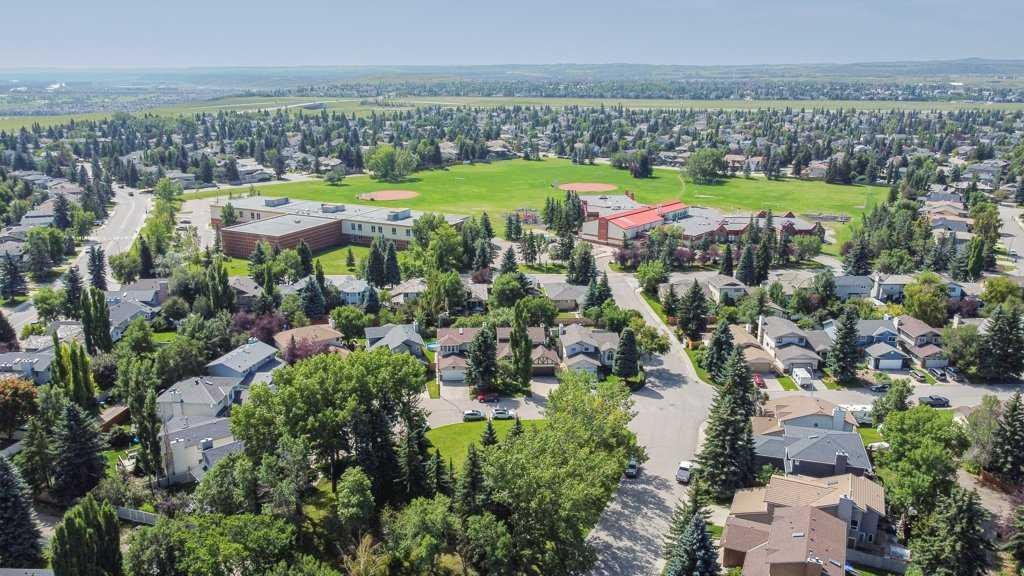 135 Sunhaven Bay SE, Calgary, Alberta, T2X 2Y7