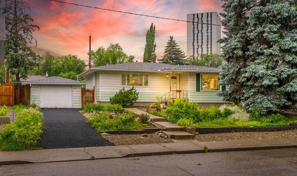 2211 Halifax Crescent NW, Calgary, Alberta, T2M 4E1