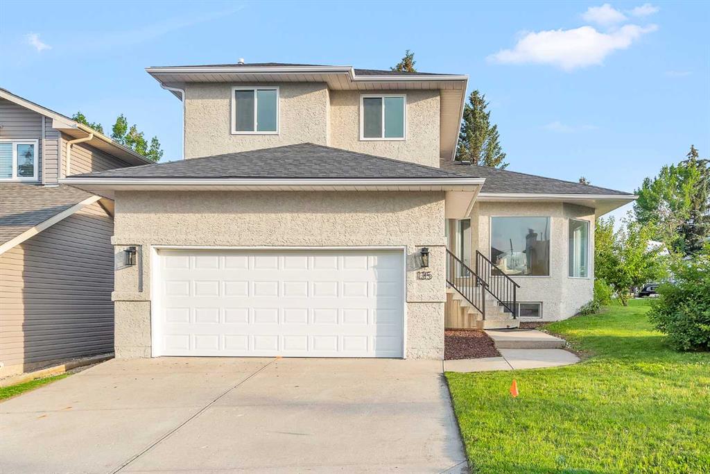 135 Sandringham Road NW, Calgary, Alberta, T3K 3Y5