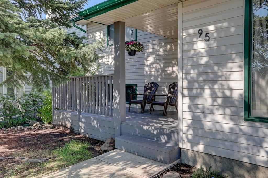 95 Woodglen Road SW, Calgary, Alberta, T2W4N9